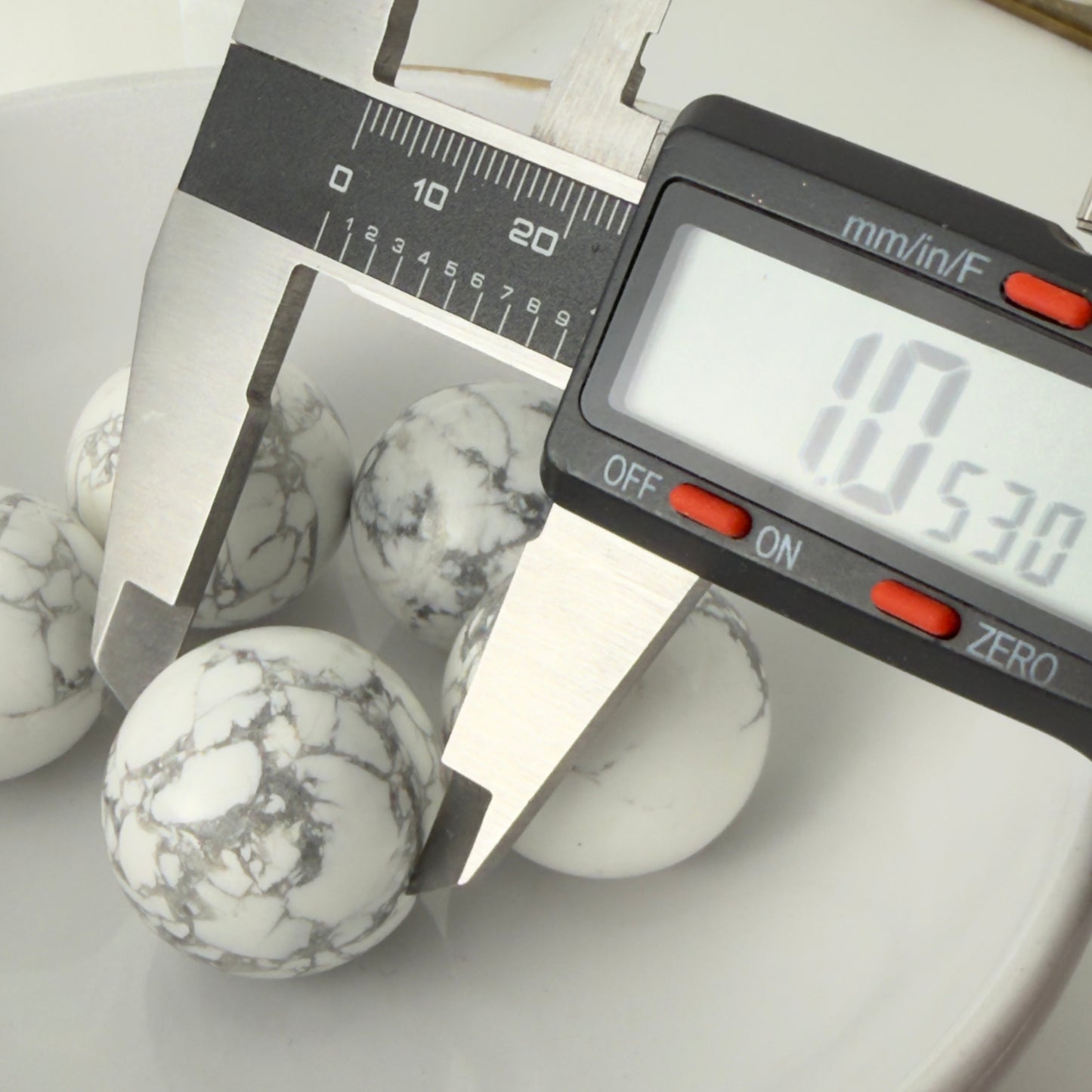 Howlite mini spheres