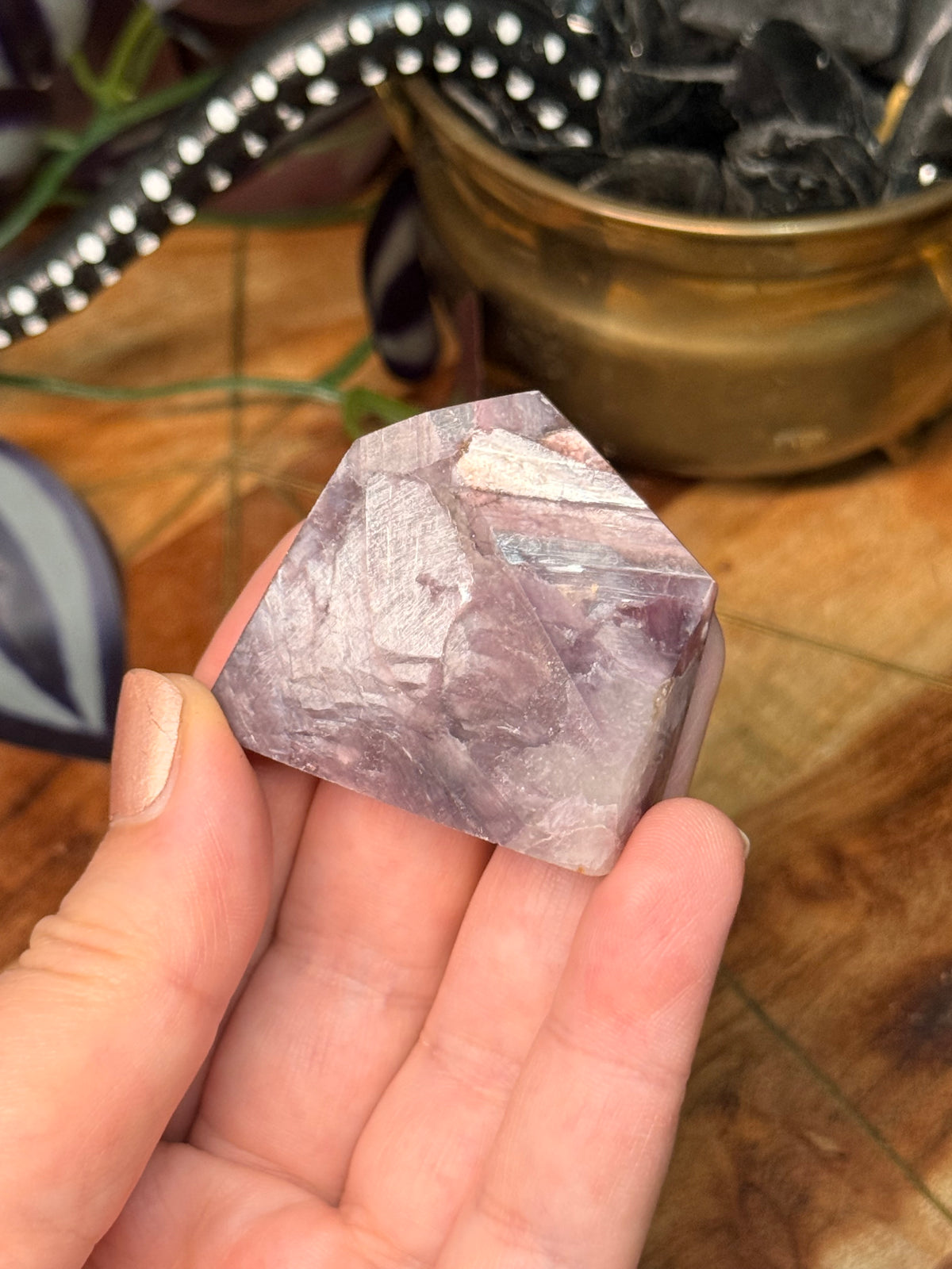 Gem lepidolite pieces