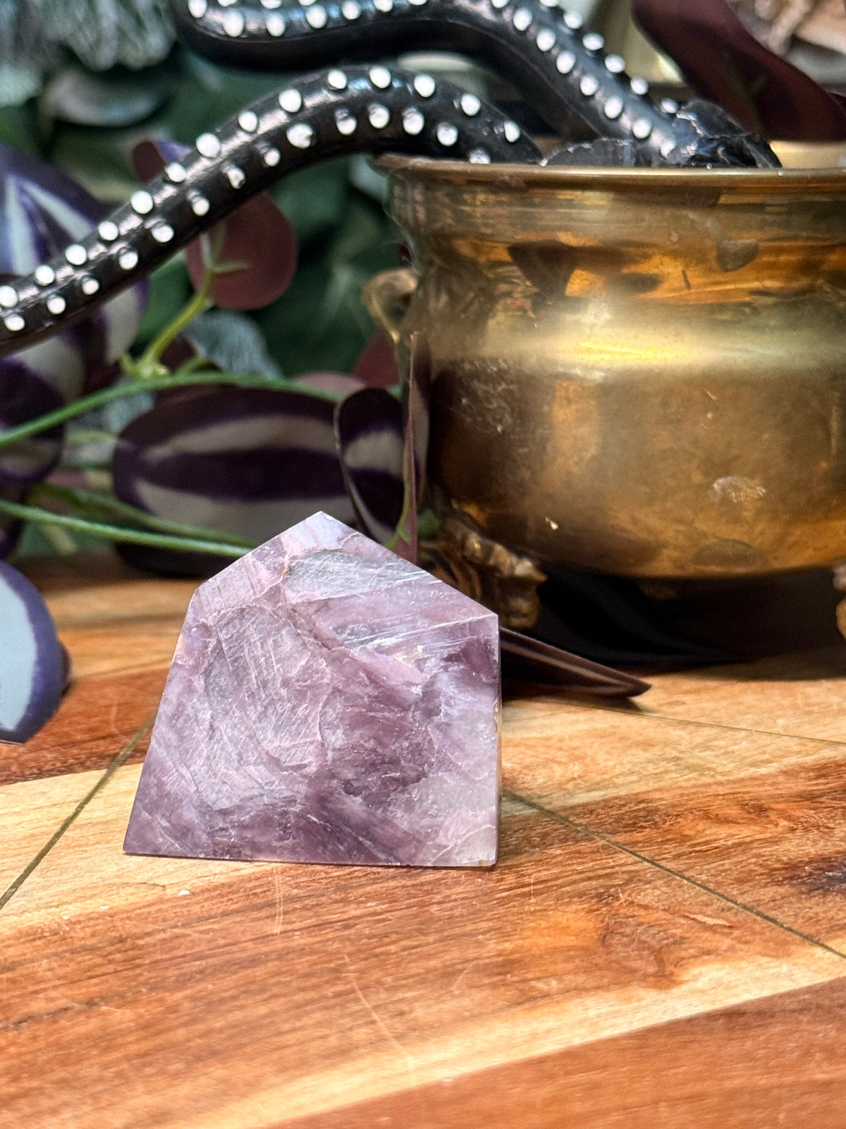 Gem lepidolite pieces
