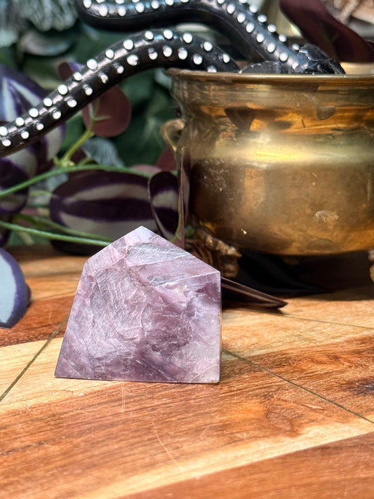 Gem lepidolite pieces