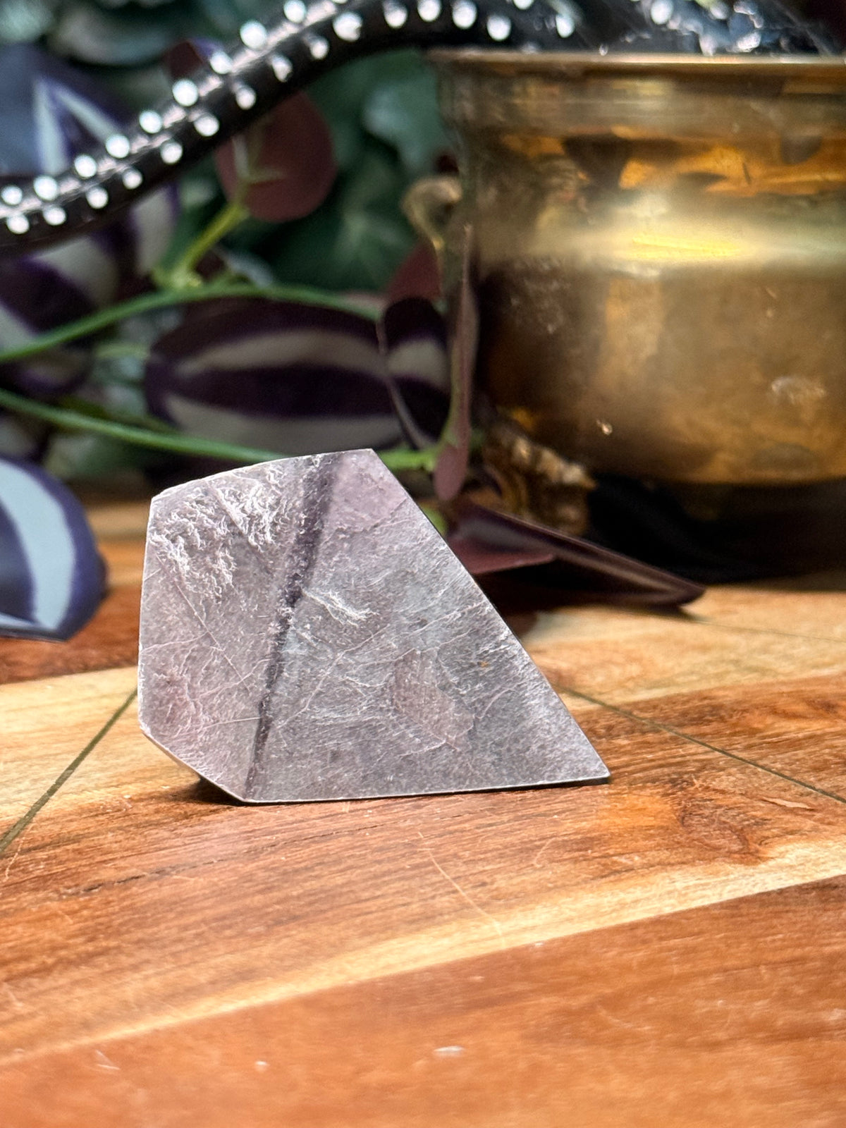 Gem lepidolite pieces