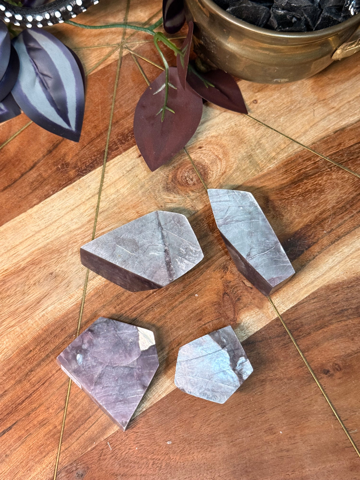 Gem lepidolite pieces