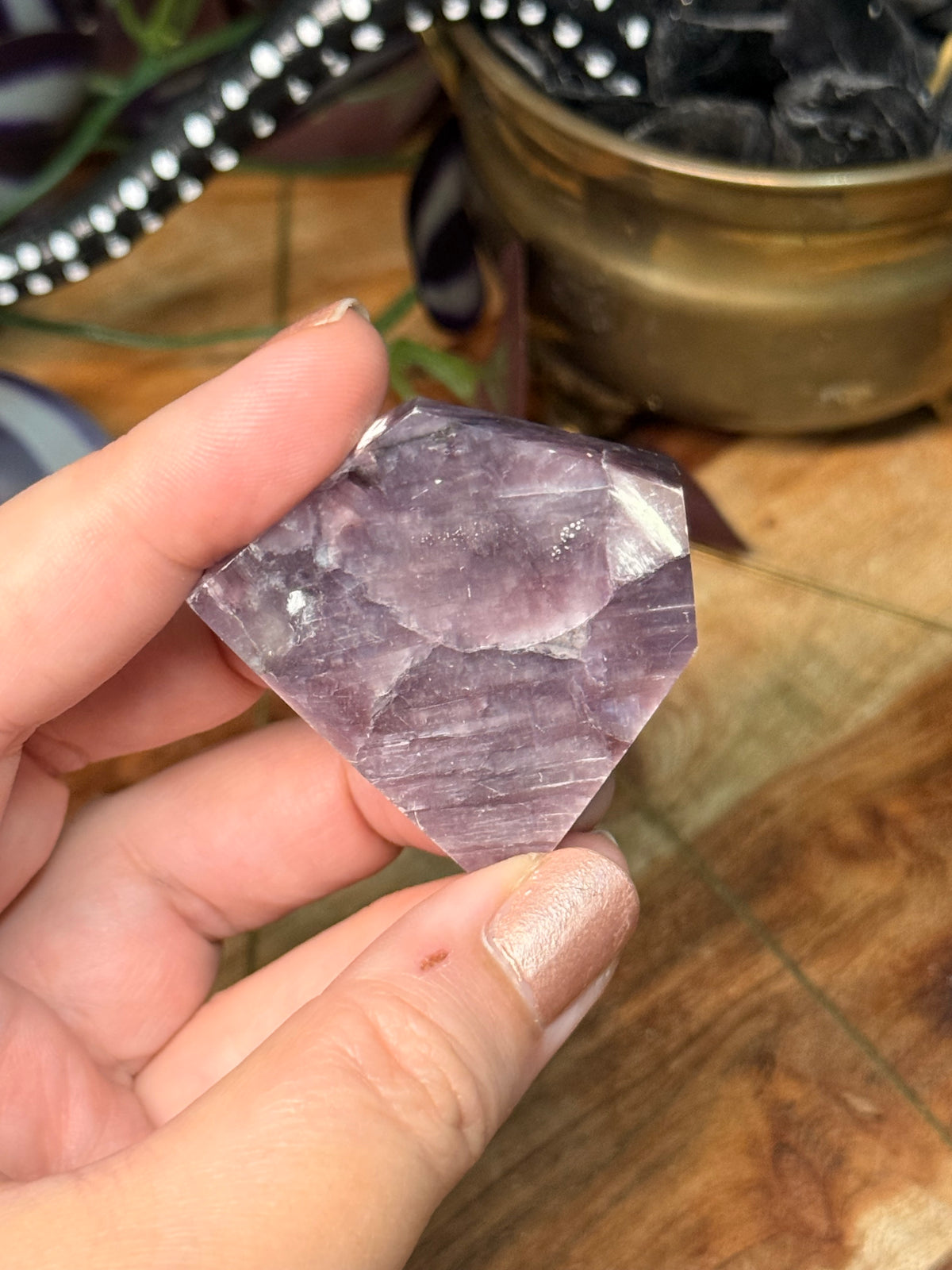 Gem lepidolite pieces