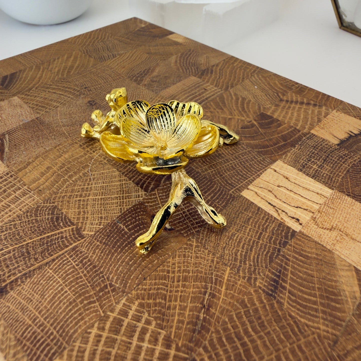 Sakura flower sphere stand