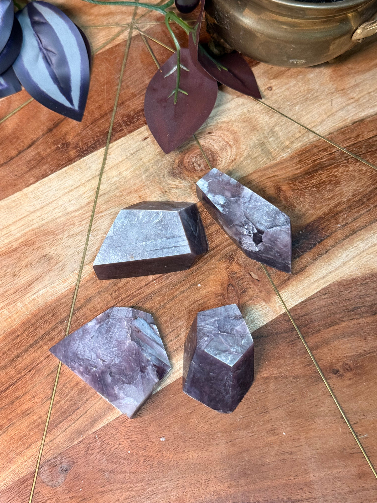 Gem lepidolite pieces