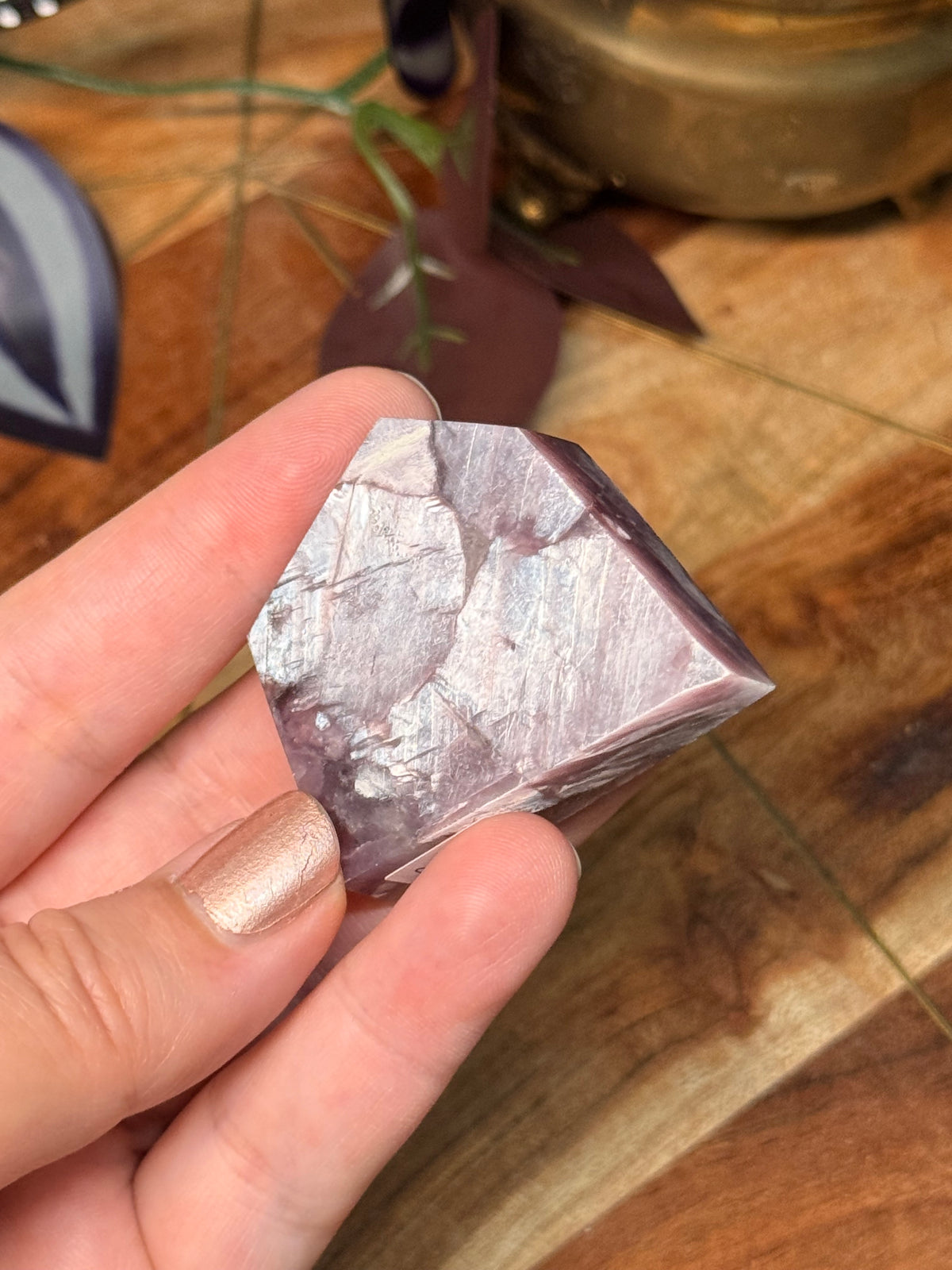 Gem lepidolite pieces