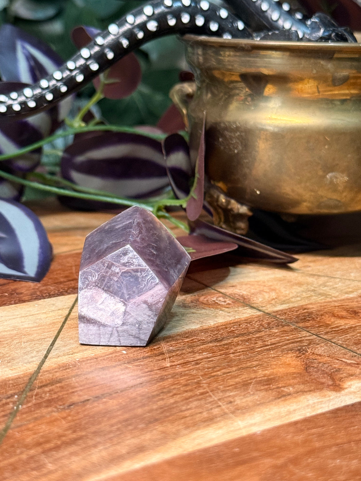 Gem lepidolite pieces