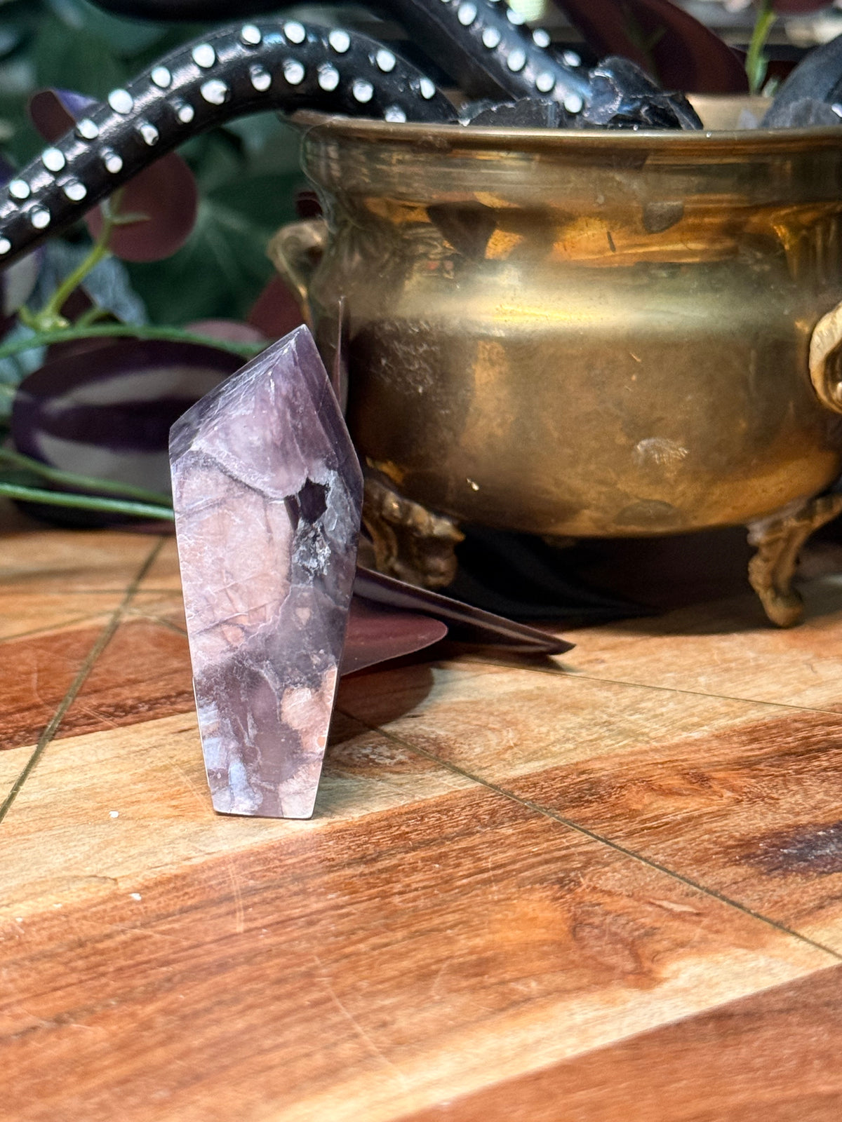 Gem lepidolite pieces