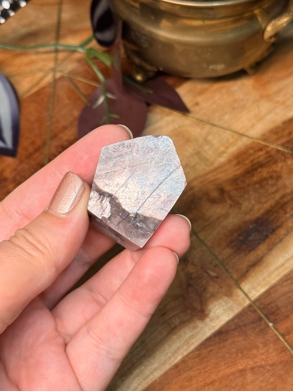 Gem lepidolite pieces