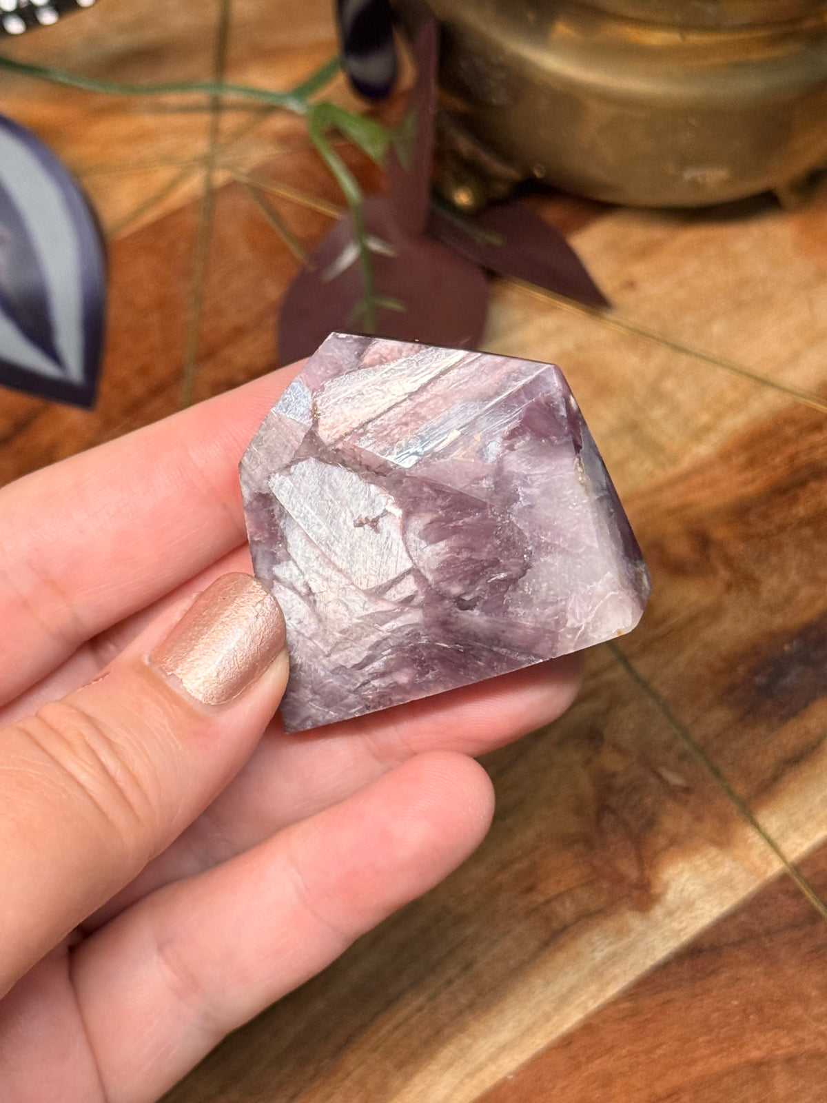 Gem lepidolite pieces