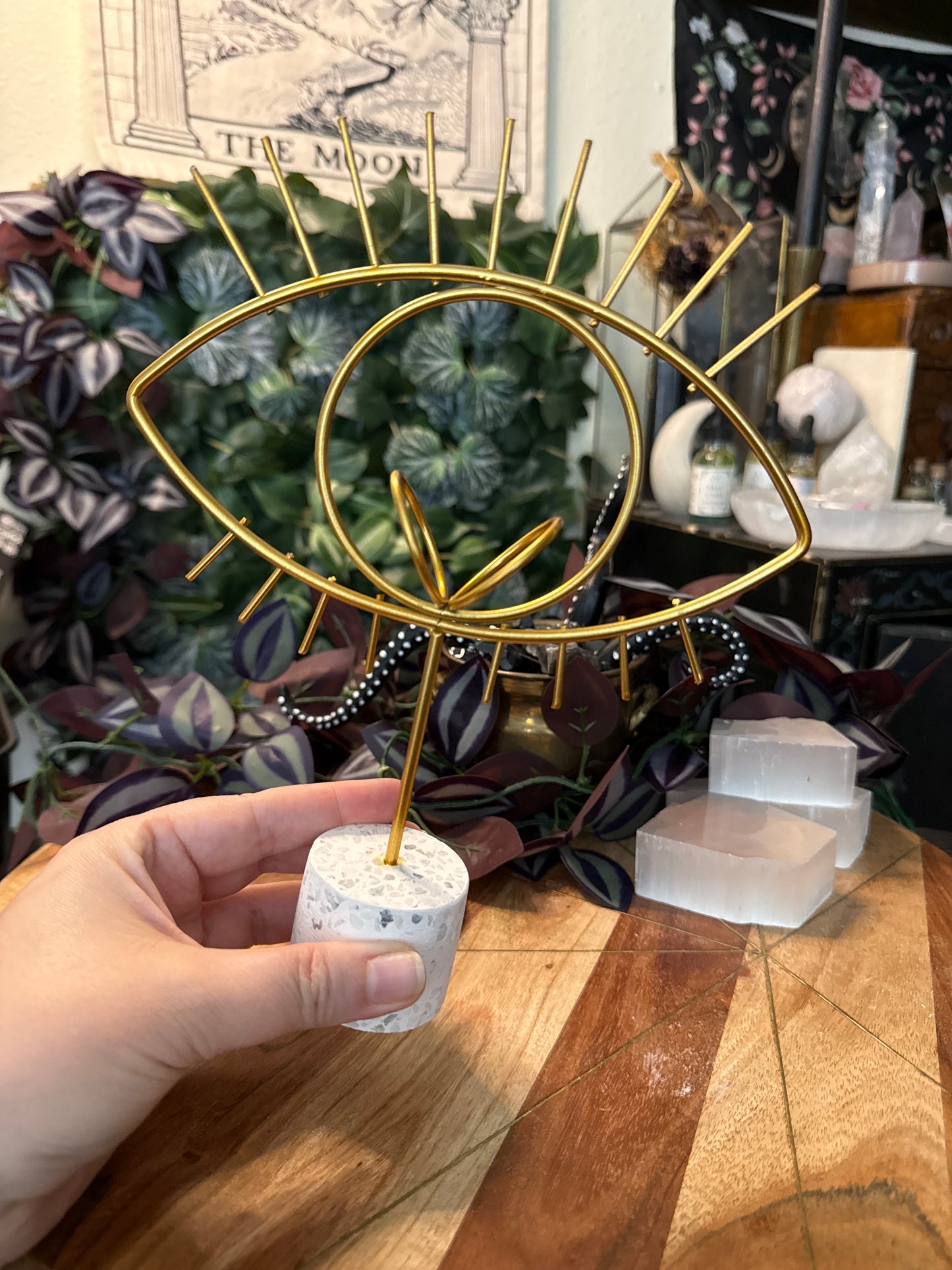 Golden Eye Sphere Stand