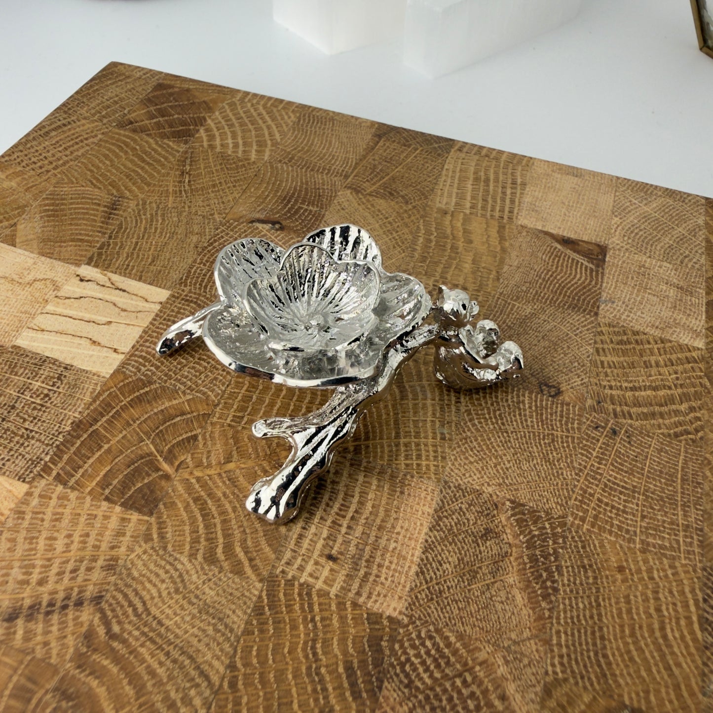 Sakura flower sphere stand