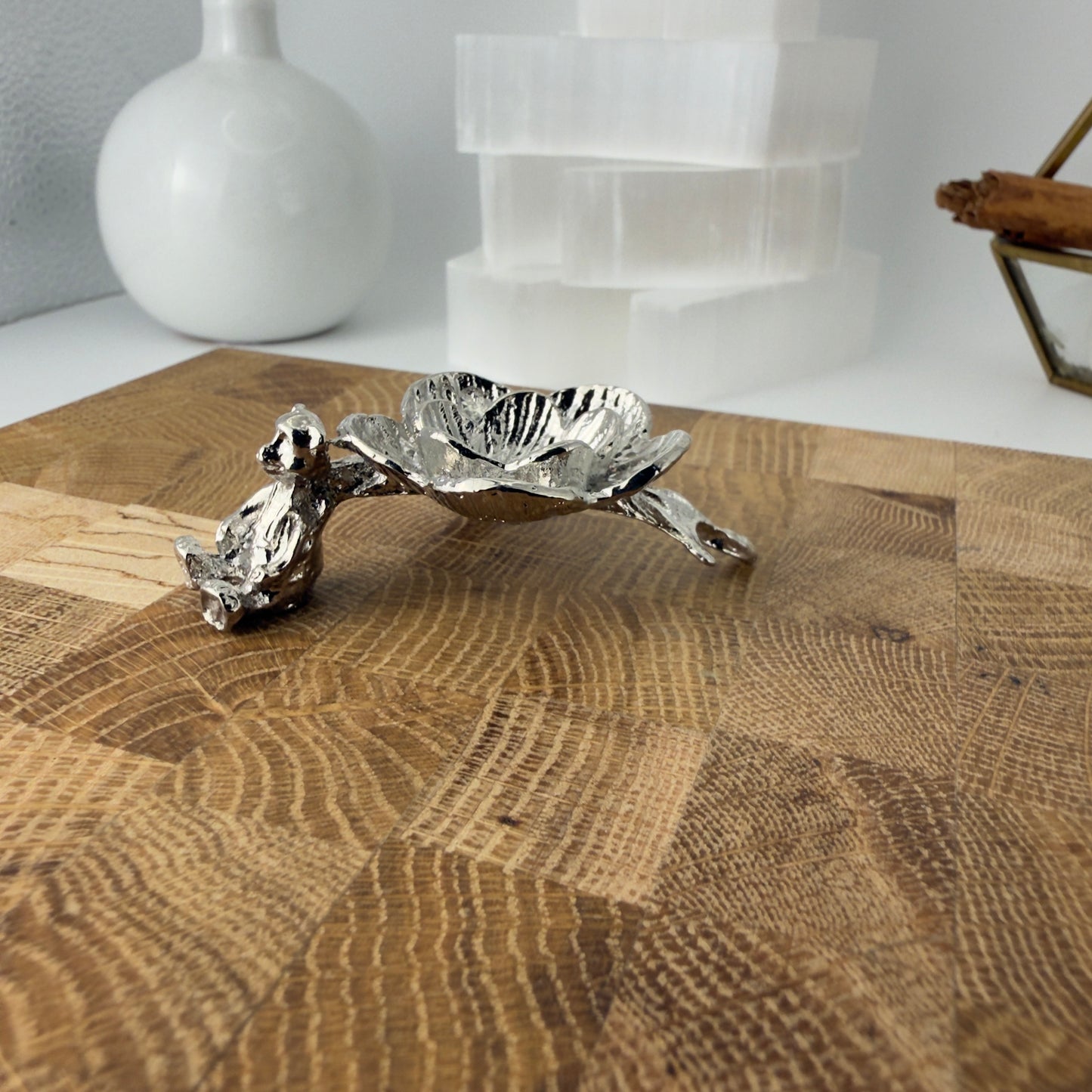 Sakura flower sphere stand