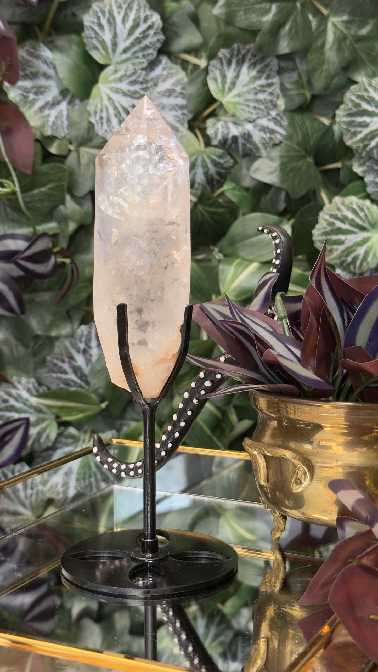 Clear quartz with black garden point